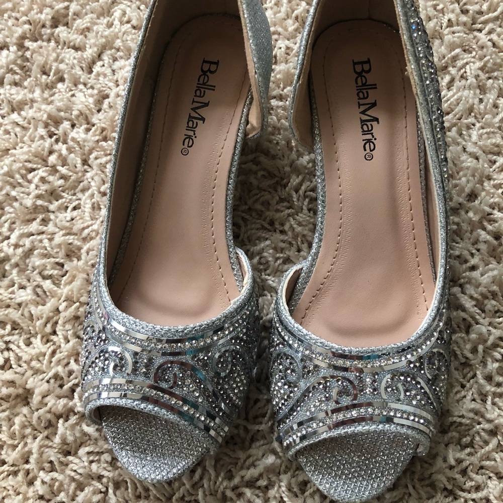 Gorgeous silver and rhinestone sparkle heels.